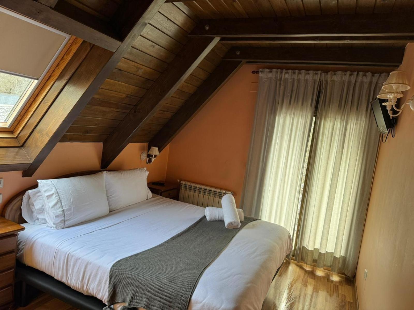 Hotel Saueth Tredos Ngoại thất bức ảnh